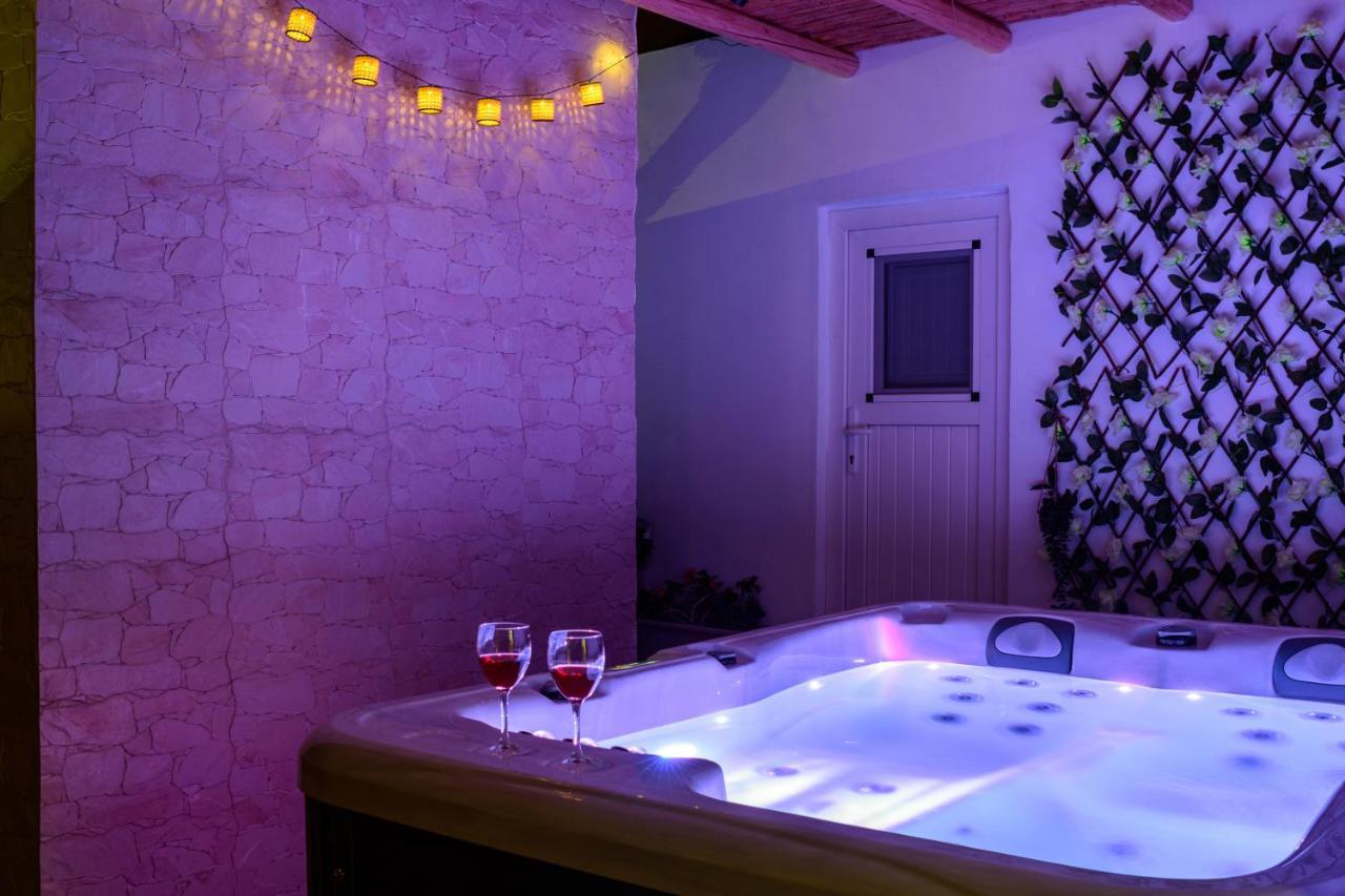 Heart Of Oia - Private House With Jacuzzi Apartment Ngoại thất bức ảnh